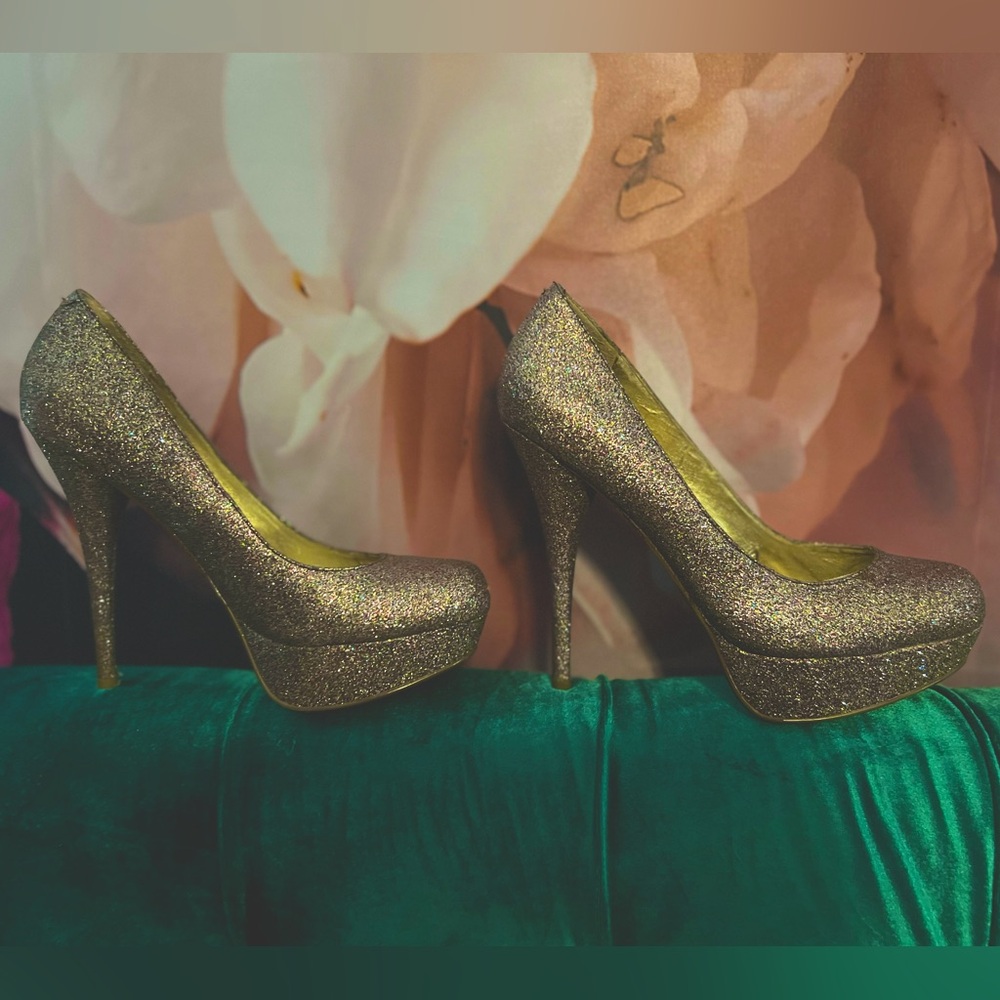 Bakers Glitter Pumps Name: Victoria G Color:20-Multi Style:2020